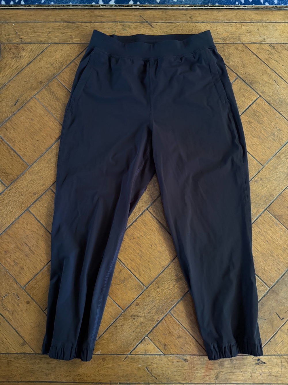 lululemon athletica women’s Adapted State cropped Black Jogger